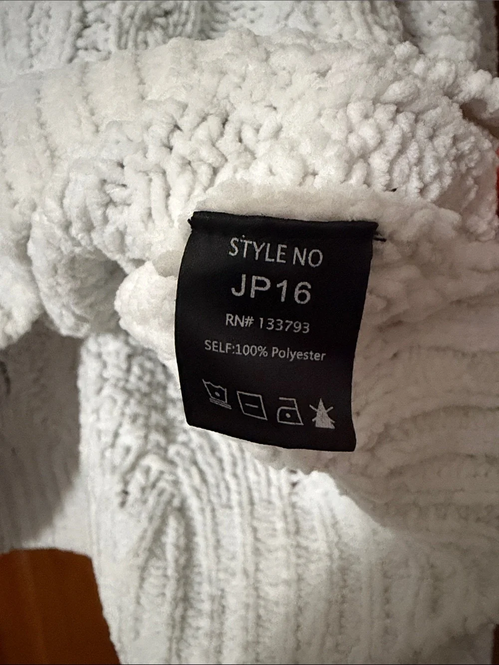 5/$25 POL white cable knit sweater